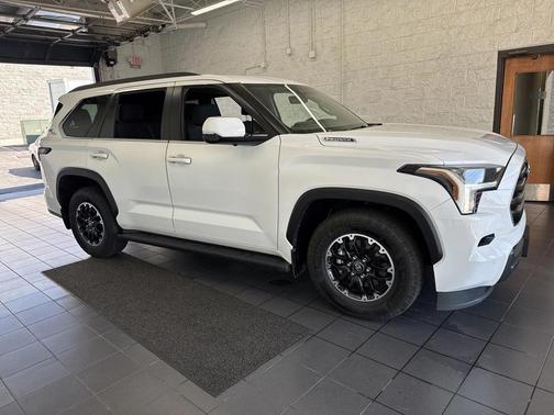 2025 Toyota Sequoia SR5