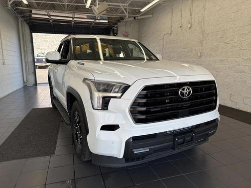 2025 Toyota Sequoia SR5