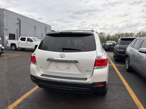 Blizzard Pearl 2013 Toyota Highlander SE