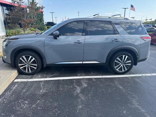 2022 Nissan Pathfinder Platinum 4WD