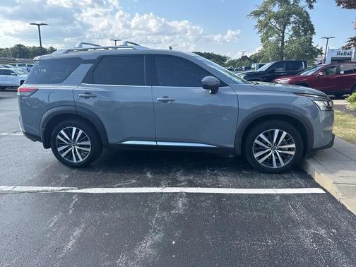 2022 Nissan Pathfinder Platinum 4WD