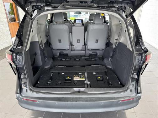 2021 Toyota Sienna XLE 8 Passenger