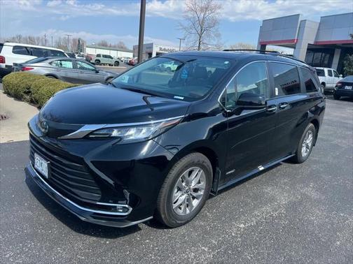 2021 Toyota Sienna XLE 8 Passenger