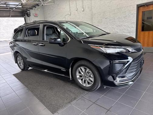 2021 Toyota Sienna XLE 8 Passenger
