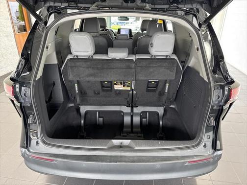 2021 Toyota Sienna XLE 8 Passenger