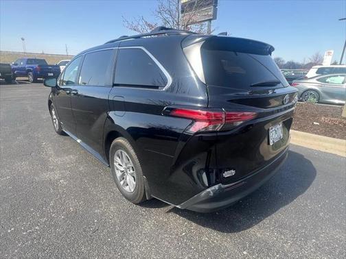 2021 Toyota Sienna XLE 8 Passenger