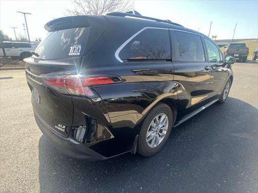 2021 Toyota Sienna XLE 8 Passenger