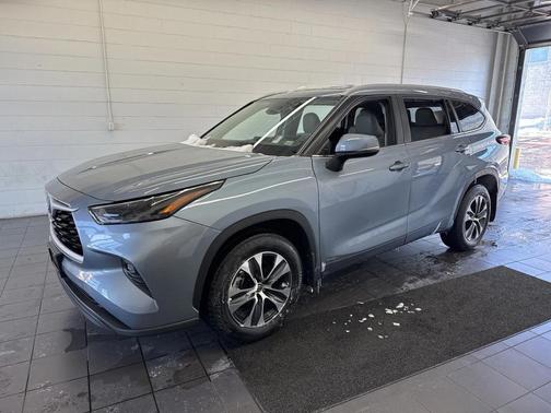 2024 Toyota Highlander Hybrid XLE