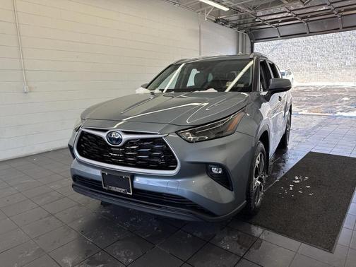 2024 Toyota Highlander Hybrid XLE