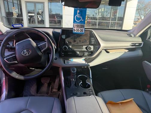 2024 Toyota Highlander Hybrid XLE