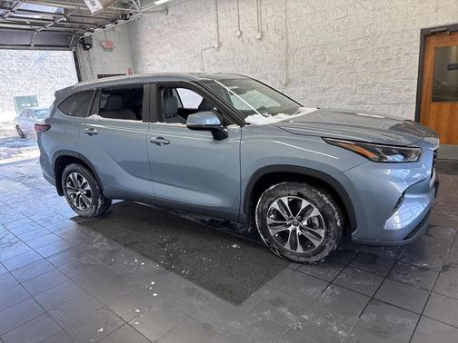 2024 Toyota Highlander Hybrid XLE