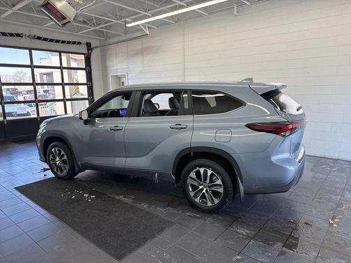 2024 Toyota Highlander Hybrid XLE