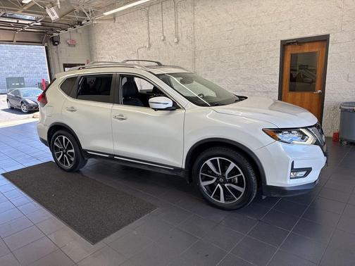 Pearl White 2018 Nissan Rogue SL