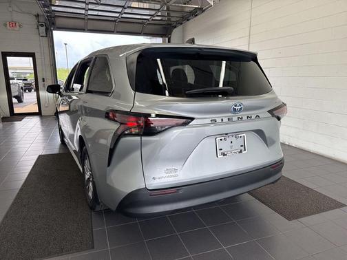 Celestial Silver Metallic 2025 Toyota Sienna LE
