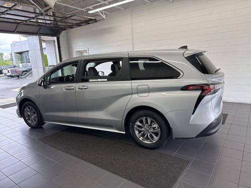Celestial Silver Metallic 2025 Toyota Sienna LE