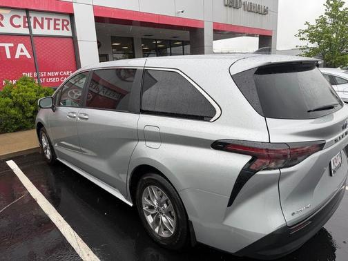 Celestial Silver Metallic 2025 Toyota Sienna LE
