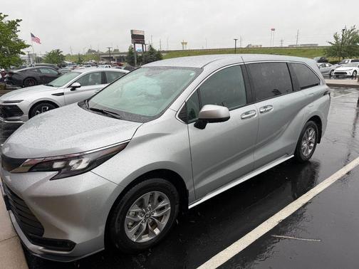 Celestial Silver Metallic 2025 Toyota Sienna LE