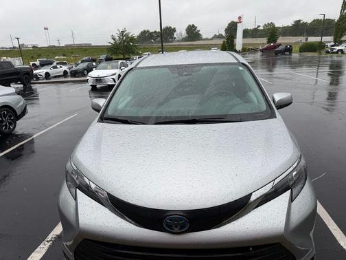 Celestial Silver Metallic 2025 Toyota Sienna LE