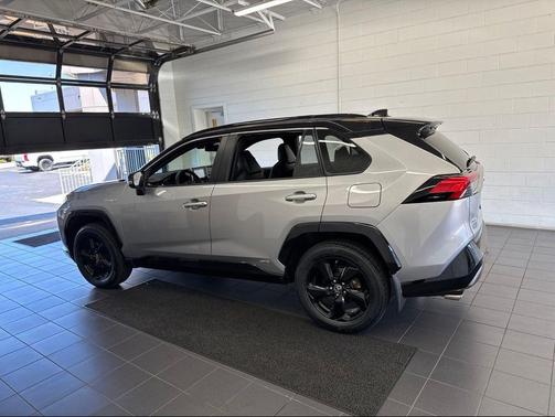 Silver Sky Metallic w/Black Roof 2019 Toyota RAV4 Hybrid SE