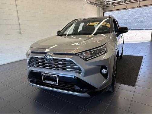Silver Sky Metallic w/Black Roof 2019 Toyota RAV4 Hybrid SE