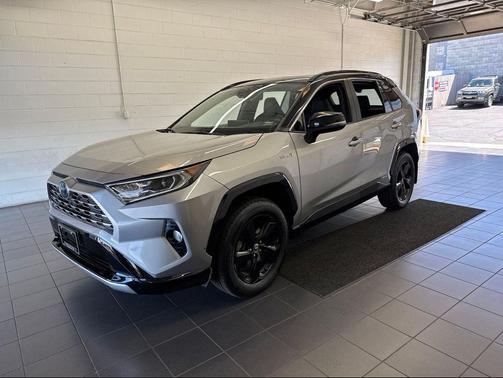 Silver Sky Metallic w/Black Roof 2019 Toyota RAV4 Hybrid SE
