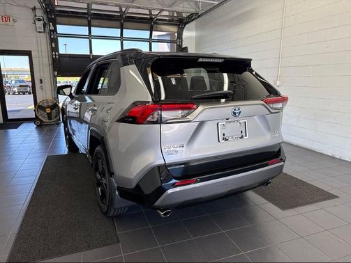 Silver Sky Metallic w/Black Roof 2019 Toyota RAV4 Hybrid SE