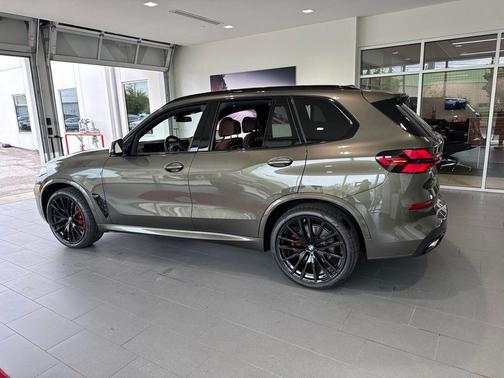 Manhattan Green Metallic 2026 BMW X5 xDrive40i