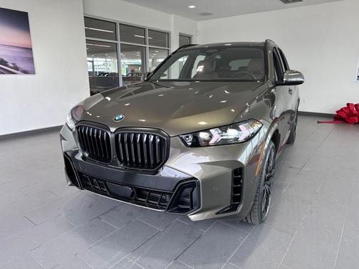 Manhattan Green Metallic 2026 BMW X5 xDrive40i