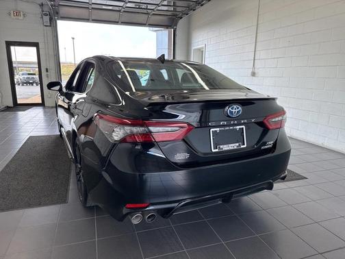 2024 Toyota Camry Hybrid SE