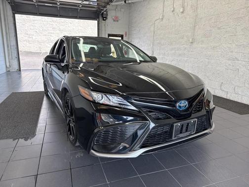 2024 Toyota Camry Hybrid SE