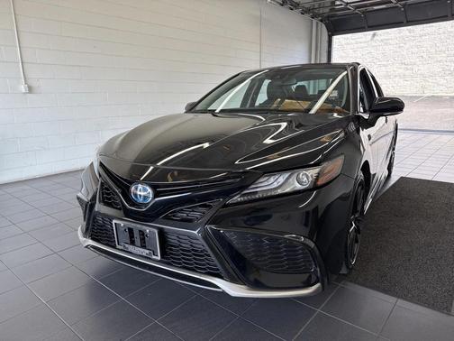 2024 Toyota Camry Hybrid SE