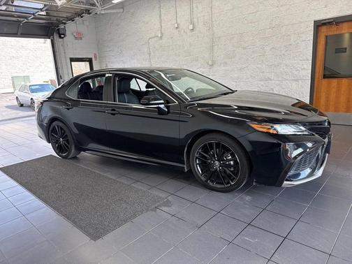 2024 Toyota Camry Hybrid SE