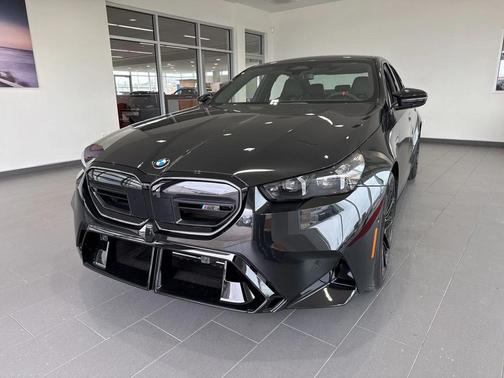 Black Sapphire Metallic 2026 BMW M5 Base