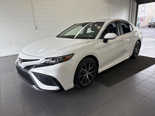Ice Cap 2024 Toyota Camry SE