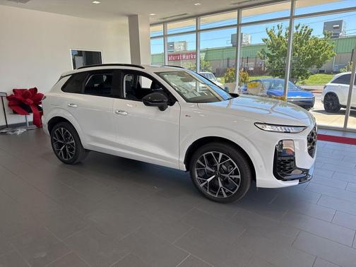 Glacier White Metallic 2026 Audi Q3 TFSI quattro S tronic