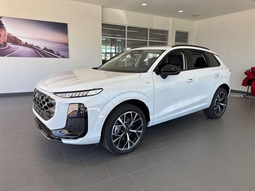 Glacier White Metallic 2026 Audi Q3 TFSI quattro S tronic