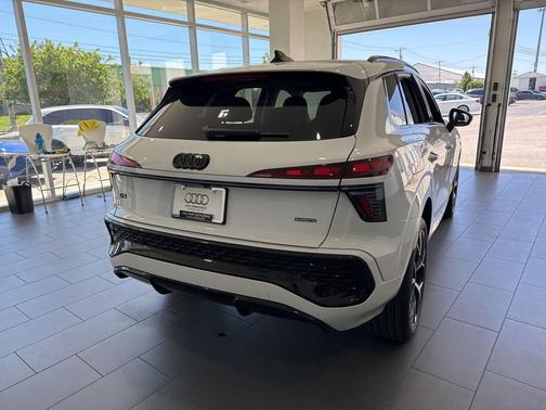 Glacier White Metallic 2026 Audi Q3 TFSI quattro S tronic