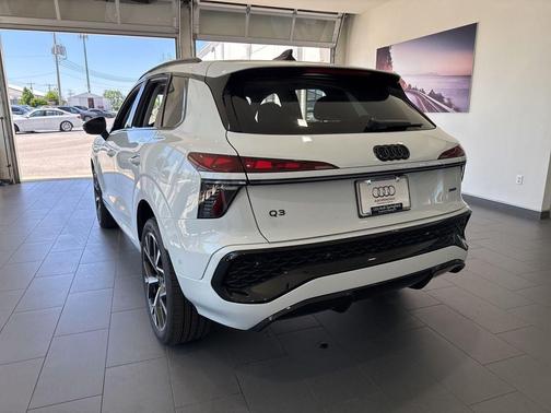 Glacier White Metallic 2026 Audi Q3 TFSI quattro S tronic