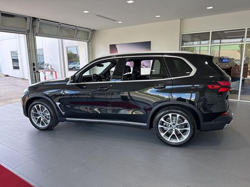 Black Sapphire Metallic 2026 BMW X5 xDrive40i