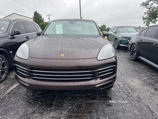Mahogany Metallic 2022 Porsche Cayenne Cayenne