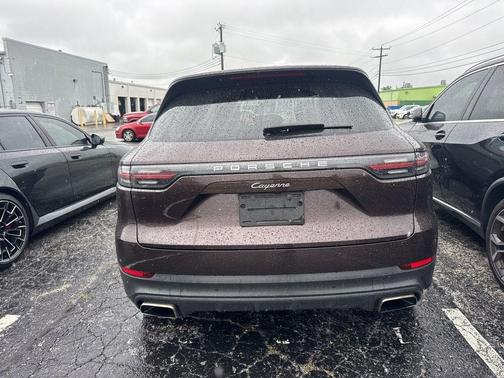 Mahogany Metallic 2022 Porsche Cayenne Cayenne