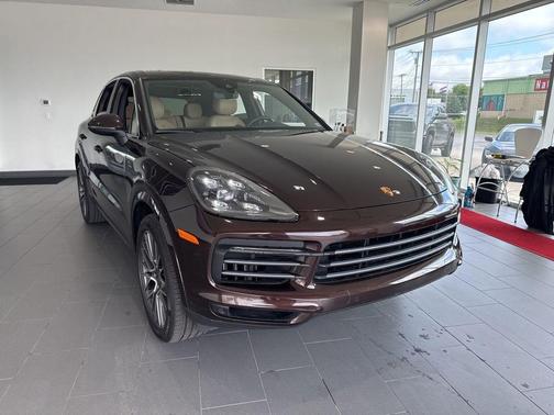 Mahogany Metallic 2022 Porsche Cayenne Cayenne
