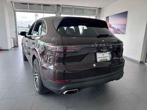 Mahogany Metallic 2022 Porsche Cayenne Cayenne