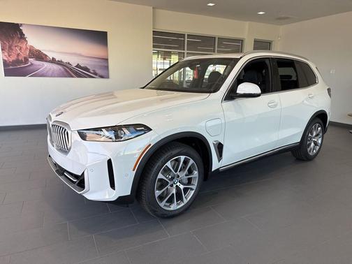 Alpine White 2026 BMW X5 PHEV xDrive50e