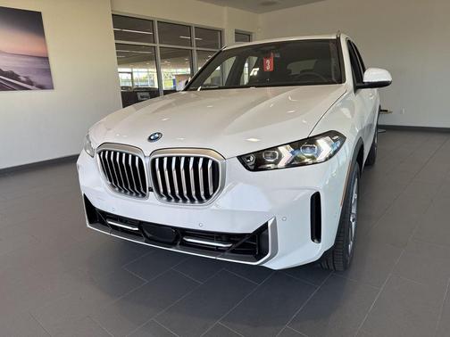 Alpine White 2026 BMW X5 PHEV xDrive50e