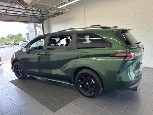 2025 Toyota Sienna Woodland Edition