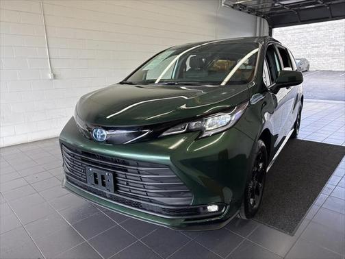 2025 Toyota Sienna Woodland Edition