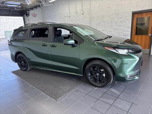 2025 Toyota Sienna Woodland Edition
