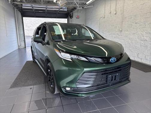 2025 Toyota Sienna Woodland Edition