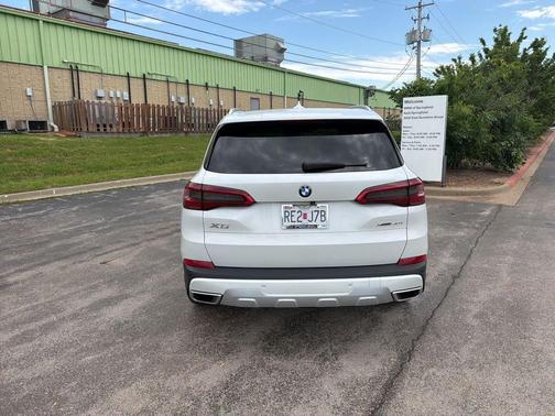 White Metallic 2019 BMW X5 xDrive40i